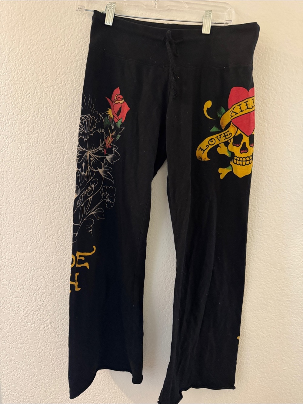 Black Graphic Men’s Lounge Pants with Skull & Rose Print